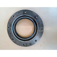 White 2-65,Isuzu 4-235 Crankshaft oil seal retainer 33-0055883 Used (S0065)