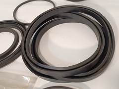 Lot of 12 Pieces – Unbranded Floating Seals and Gaskets, Varying Sizes and Types